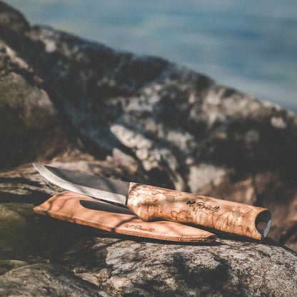 Roselli's Finnish handmade full tang knife made of UHC steel and curly birch handle. 